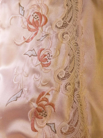 VINTAGE NATORI SAKS FIFTH AVENUE SATINY PEIGNOIR WITH FABULOUS FLORAL EMBROIDERY