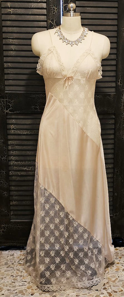 GLAMOROUS VINTAGE DIAGONAL LACE BIAS NIGHTGOWN IN NUDE Vintage Clothing & Fashions | Midnight Glamour GLAMOROUS VINTAGE DIAGONAL LACE BIAS NIGHTGOWN IN NUDE Vintage Clothing & Fashions | Midnight Glamour