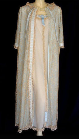 VINTAGE VERY FANCY MATEJ FOR ODETTE BARSA BLUE & NUDE LACE PEIGNOIR & NIGHTGOWN SET