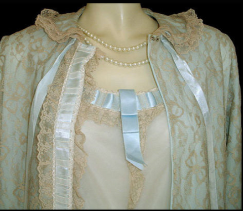 VINTAGE VERY FANCY MATEJ FOR ODETTE BARSA BLUE & NUDE LACE PEIGNOIR & NIGHTGOWN SET
