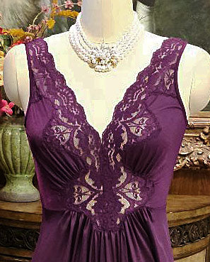 VINTAGE VANITY FAIR SATINY SMOOTH NYLON & LACE SPANDEX BODICE NIGHTGOWN IN PLUM BEAUTIFUL