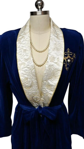 NEW OLD STOCK - VINTAGE KATHLEEN USHERWOOD FOR PERIPHERY IN SAPPHIRE VELVETY VELOUR ROBE WITH CREAM & GOLD EMBROIDERED LAPELS WITH RHINESTONE & PEARL CREST - GORGEOUS! - PERFECT FOR A GIFT FOR CHRISTMAS OR A BIRTHDAY
