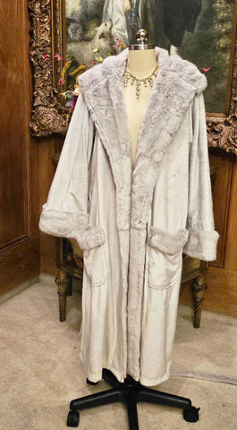 BRAND NEW POTTERY BARN  LARGE SILVERY GRAY PLUSH FAUX FUR ROBE WITH HOOD & BELT