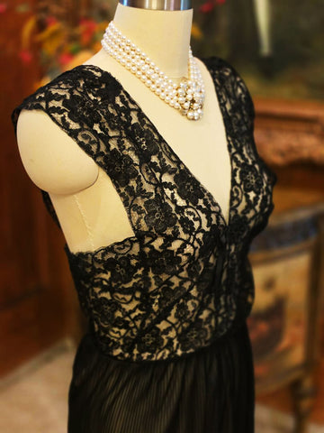 VINTAGE POWERS MODEL BLACK LACE CRYSTAL PLEATED NIGHTGOWN – SOPHISTICATED DRAMATIC
