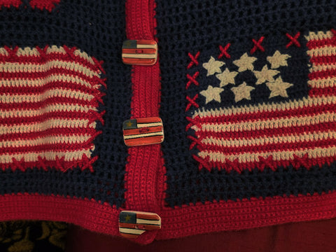 VINTAGE 80s/90s PATRIOTIC STARS & STRIPES CARDIGAN – RAMIE COTTON AMERICANA KNIT – RED LIPS TAG – SMALL/MEDIUM