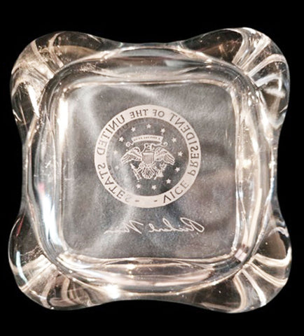 VINTAGE RICHARD NIXON PRESIDENTIAL SEAL CRYSTAL ASHTRAY – WHITE HOUSE VIP GIFT