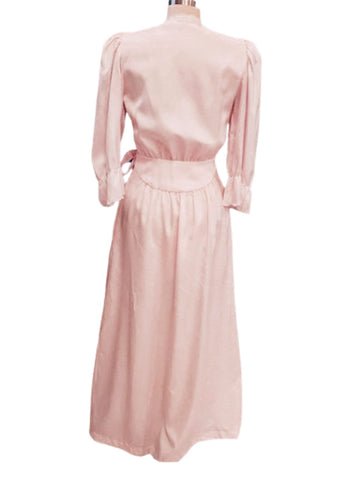 VINTAGE SARA BETH SATIN BRIDAL TROUSSEAU PEIGNOIR • PINK VICTORIAN LOOK ROBE • APPLIQUÉS & LACE • FEMININE SATIN ROBE