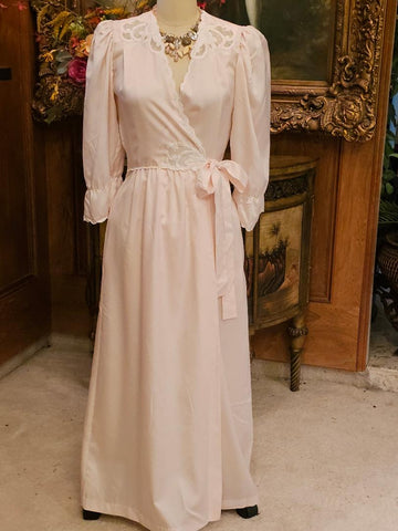 VINTAGE SARA BETH SATIN BRIDAL TROUSSEAU PEIGNOIR • PINK VICTORIAN LOOK ROBE • APPLIQUÉS & LACE • FEMININE SATIN ROBE
