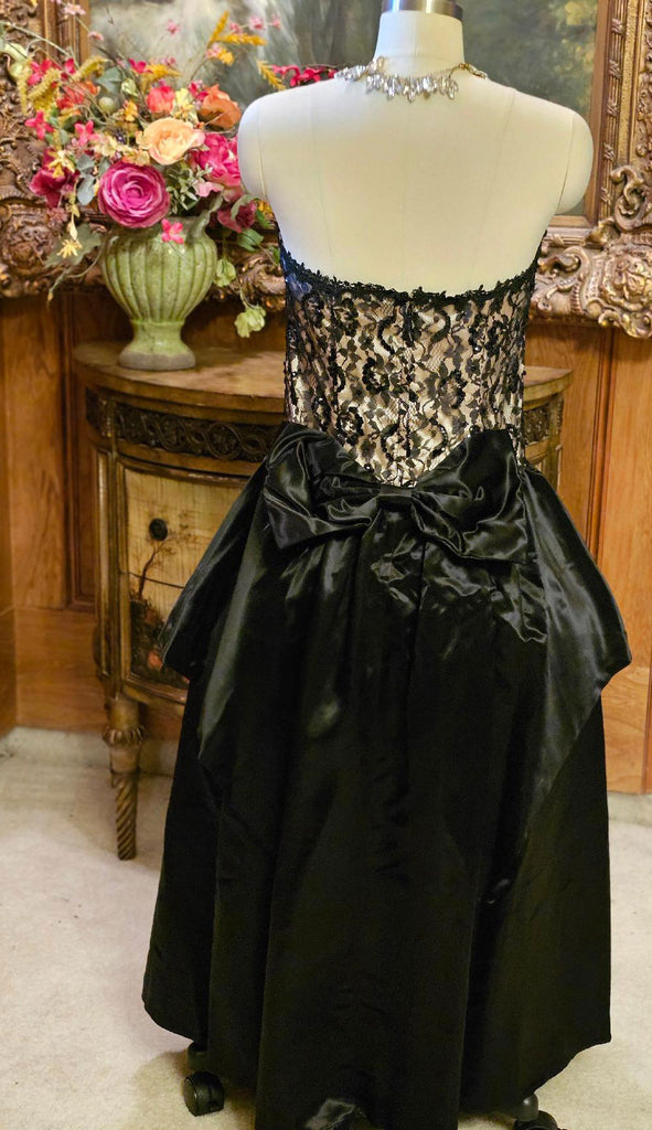 VINTAGE SCOTT MCCLINTOCK STRAPLESS SATIN LACE ILLUSION SEQUIN EVENING Vintage Clothing & Fashions | Midnight Glamour VINTAGE SCOTT MCCLINTOCK STRAPLESS SATIN LACE ILLUSION SEQUIN EVENING Vintage Clothing & Fashions | Midnight Glamour