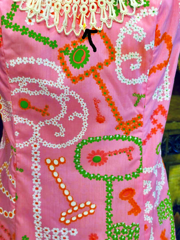 VINTAGE 1960S SHIFTS INTERNATIONALE MIAMI MOD SHIFT DRESS - LACE TRIM-  PINK KEY MOTIFF