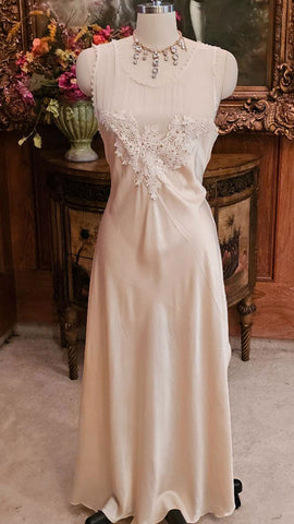 VINTAGE SAXON SILK & CHIFFON NIGHTGOWN FROM ENGLAND - IVORY  HUGE LACE APPLIQUÉ  BIAS SKIRT