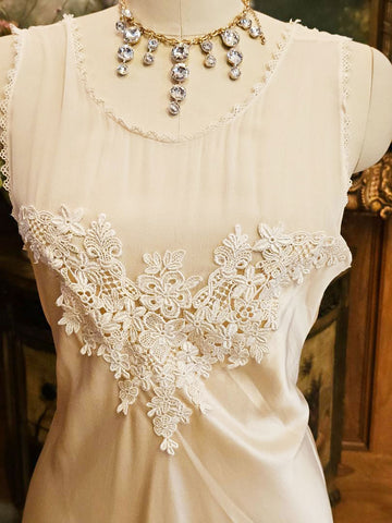 VINTAGE SAXON SILK & CHIFFON NIGHTGOWN FROM ENGLAND - IVORY  HUGE LACE APPLIQUÉ  BIAS SKIRT