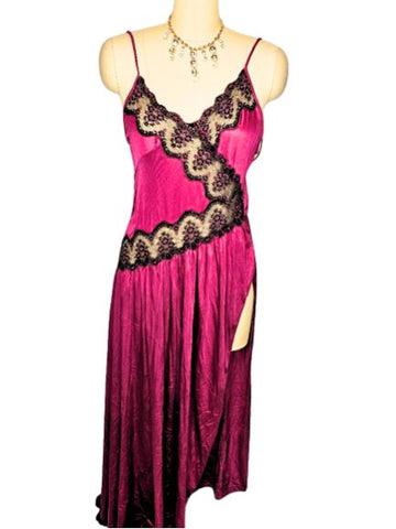 *  VINTAGE VAL MODE MAGENTA AND BLACK LACE PEIGNOIR AND GOWN SET