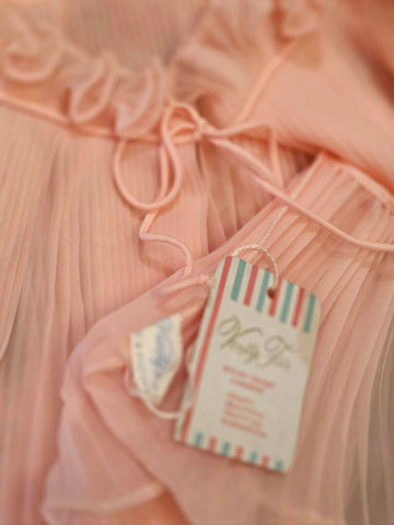 VINTAGE VANITY FAIR PLEATED BED JACKET IN PEACH PINK WITH RUFFLES & CURLY CUE TIE – NEW WITH TAG