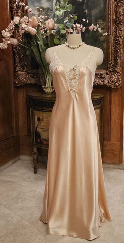 Vintage Adonna Nightgown in an Olga Copycat Style Raspberr…
