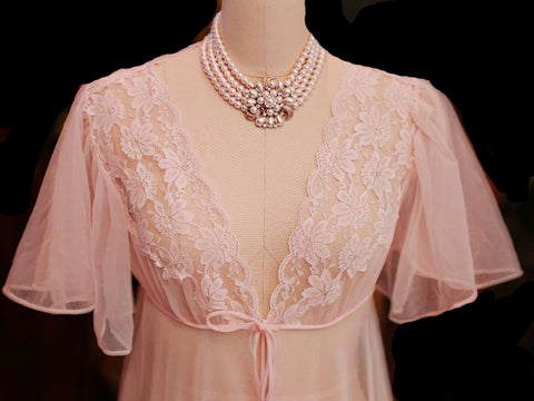 VINTAGE VAL MODE BABY PINK LACE PEIGNOIR