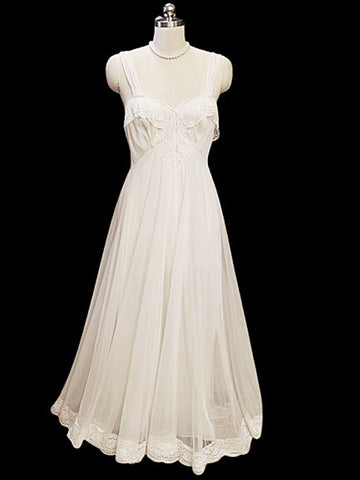 VINTAGE VIRGINIA WALLACE SOUTHERN BELLE BRIDAL TROUSSEAU LACE NIGHTGOWN WITH A VERY FULL SKIRT