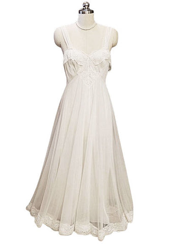 VINTAGE VIRGINIA WALLACE SOUTHERN BELLE BRIDAL TROUSSEAU LACE NIGHTGOWN WITH A VERY FULL SKIRT