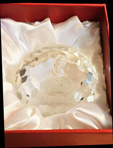 OLEG CASSINI SPARKING CRYSTAL FACETED APPLE PAPERWEIGHT - (1 PAPERWEIGHT)