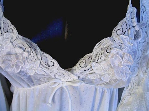 *VINTAGE SARA BETH BRIDAL TROUSSEAU LACEY VICTORIAN-LOOK PEIGNOIR & NIGHTGOWN SET SPRINKLED WITH APPLIQUES & PEARLS