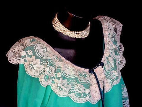 *FROM MY OWN PERSONAL COLLECTION - RARE, RARE VINTAGE INTIME ORIENTAL JADE  DOUBLE NYLON & LACE PEIGNOIR & NIGHTGOWN SET