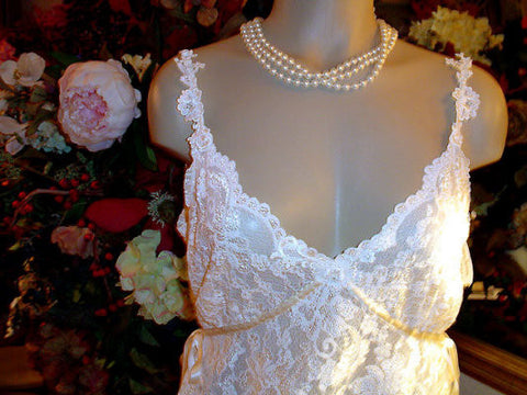 *NEW WITH TAG FROM NEIMAN MARCUS - EXQUISITE & RARE CLAIRE PETTIBONE BRIDAL TROUSSSEAU LACE NIGHTGOWN