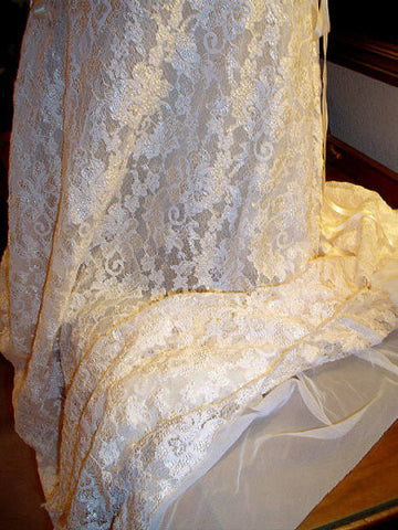 *NEW WITH TAG FROM NEIMAN MARCUS - EXQUISITE & RARE CLAIRE PETTIBONE BRIDAL TROUSSSEAU LACE NIGHTGOWN