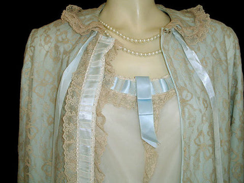 *VINTAGE VERY FANCY MATEJ FOR ODETTE BARSA BLUE & NUDE LACE PEIGNOIR & NIGHTGOWN SET