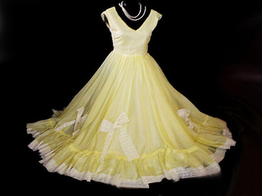VINTAGE '50s SOUTHERN BELLE GRAND SWEEP PROM DRESS WITH METAL ZIPPER – Vintage Clothing & Fashions