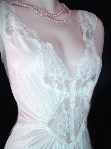 *VINTAGE OLGA-LOOK ADONNA BRIDAL NIGHTGOWN RARE SIZE 3X - EXTRA EXTRA EXTRA LARGE – X X X LARGE - LACE SPANDEX IN ICE CRYSTALS GRAND SWEEP