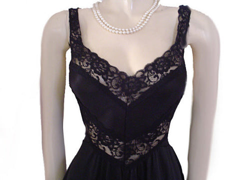 *GORGEOUS VINTAGE OLGA-LOOK CHEVRON LACE SPANDEX 15-1/2 FEET GRAND SWEEP NIGHTGOWN IN COAL DUST