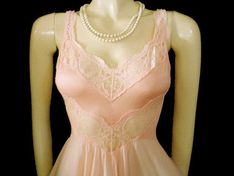 *RARE VINTAGE OLGA BODYSILK LACE SPANDEX OVER 16 FEET GRAND SWEEP NIGHTGOWN IN APRICOT