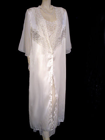 ROMANTIC INTIMATE TOUCH BRIDAL TROUSSEAU PEIGNOIR & NIGHTGOWN SET FROM THE U.K. WITH CHANTILLY LACE, CHIFFON & GLEAMING SATIN - SIZE EXTRA LARGE  XL