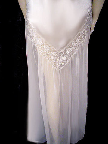 *ROMANTIC INTIMATE TOUCH IVORY BRIDAL TROUSSEAU PEIGNOIR & NIGHTGOWN SET FROM THE U.K. WITH CHANTILLY LACE, CHIFFON & GLEAMING SATIN - SIZE EXTRA LARGE  XL