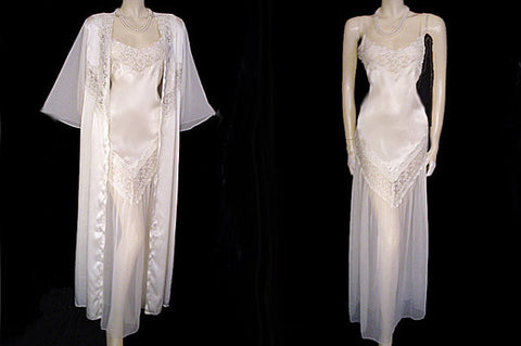 ROMANTIC INTIMATE TOUCH BRIDAL TROUSSEAU PEIGNOIR & NIGHTGOWN SET FROM THE U.K. WITH CHANTILLY LACE, CHIFFON & GLEAMING SATIN - SIZE EXTRA LARGE  XL