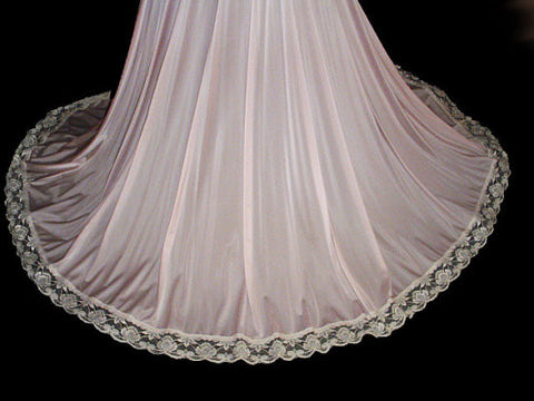 *RARE VINTAGE OLGA “DESIGNER COLLECTION” SPANDEX LACE NIGHTGOWN WITH FABULOUS RARE SCALLOPED LACE HEM IN SOUTHERN BEAUTY