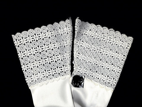 *ELEGANT VINTAGE ‘50s / EARLY ‘60s HEAVY EMBROIDERED LACE CUFF GAUNTLET GLOVES - NEW OLD STOCK WITH TAGS
