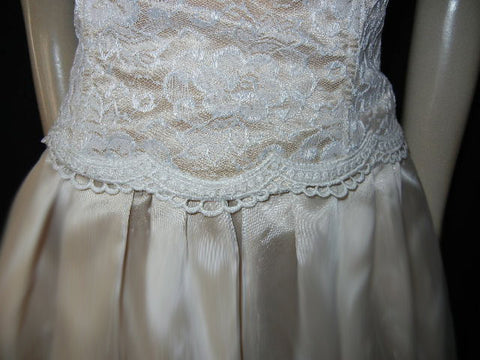 *VINTAGE BARI JAY LACE, APPLIQUE & ORGANZA STRAPLESS EVENING GOWN IN CHAMPAGNE