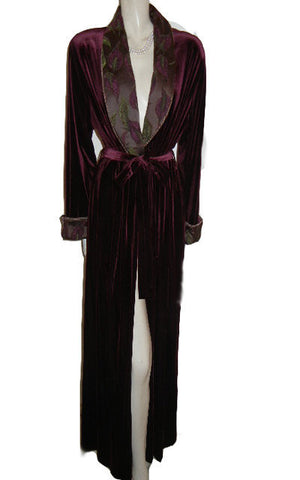 *NEW - GORGEOUS DIAMOND TEA LUXURIOUS WRAP-STYLE SPANDEX VELVET VELOUR ROBE IN TUSCAN WINE WITH BROCADE FLORAL & LEAVES COLLAR & CUFFS - SIZE MEDIUM - WOULD MAKE A WONDERFUL GIFT