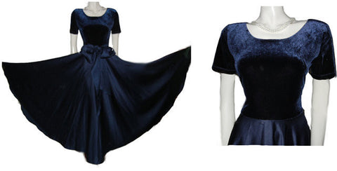 *GORGEOUS CDC CARMEN DESIREE COMPANY VELVETY MIDNIGHT NAVY & PEAU DE SOIE GRAND SWEEP OF OVER 24 FEET EVENING GOWN ADORNED WITH A HUGE SASH & BOW