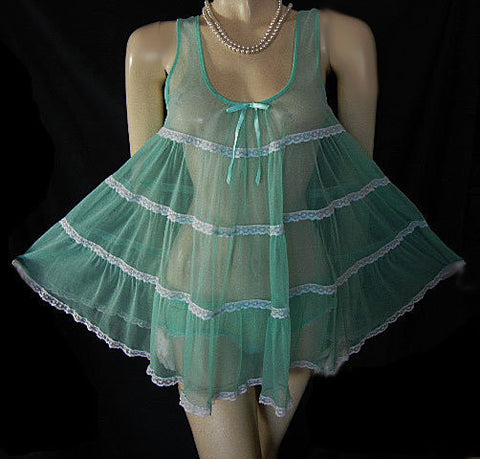 *VICTORIA‘S SECRET “SEXY LITTLE THINGS“ LACE-TRIMMED TIERED BABY DOLL NIGHTGOWN PLUS RUCHED PANTIES IN SEA SPRITE