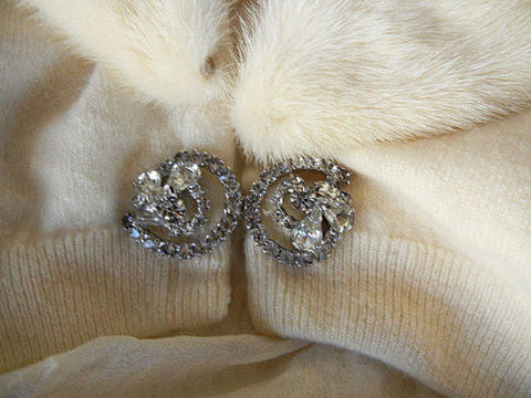 *GORGEOUS VINTAGE PRINGLE OF SCOTLAND VORY CASHMERE EVENING SWEATER WITH AN EXTRA LARGE MINK COLLAR BY PRINGLE WITH A HUGE SPARKLING RHINESTONE CLASP