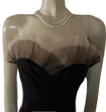*STUNNING VINTAGE ‘50s SWEETHEART NECKLINE COCKTAIL DRESS & JACKET ADORNED WITH BLACK & CREAM PLEATED TULLE & A METAL ZIPPER