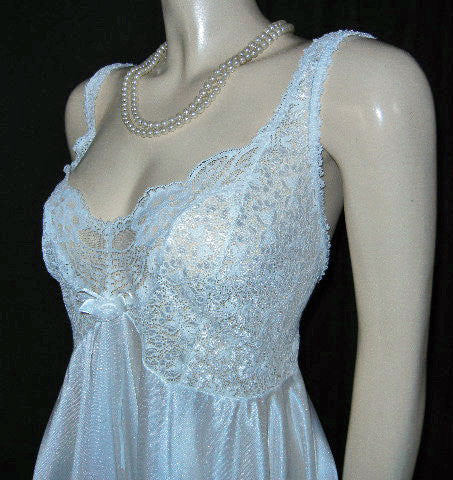 *  4 X / XXXX LARGE  - INTIMATE ATTITUDES BRIDAL NIGHTGOWN TROUSSEAU ALL LACE STRETCH BODICE WITH GRAND SWEEP SKIRT IN HARD TO FIND SIZE OF 4X