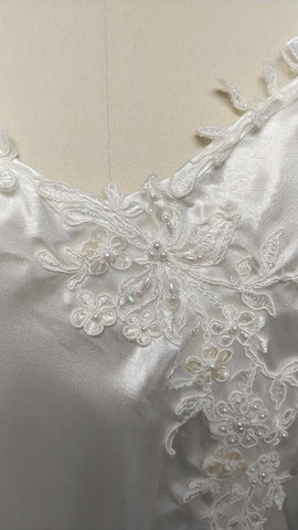 SOLD - BEAUTIFUL BRIDAL ALEXANDRA NICOLE LACE APPLIQUES, PEARLS & SEQUINS SATIN BRIDAL PEIGNOIR & NIGHTGOWN SET IN MOONLIGHT