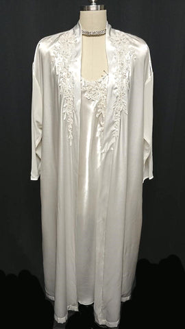 *BEAUTIFUL BRIDAL ALEXANDRA NICOLE LACE APPLIQUES, PEARLS & SEQUINS SATIN PEIGNOIR & NIGHTGOWN SET IN MOONLIGHT