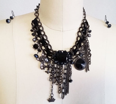 *NEW - DRAMATIC MULTICHAIN & SPARKLING FACETED BLACK CRYSTALS, GRAY PEARLS & RHINESTONE CHARM NECKLACE & EARRING SET