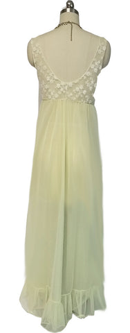 SOLD - *VINTAGE GLAMOROUS CAHILL LINGERIE MONTREAL CANADA SOUTHERN BELLE FLUFFY DOUBLE NYLON TIERED PEIGNOIR & NIGHTGOWN SET