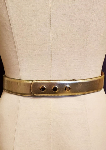 *  VINTAGE CAPTIVA COLLECTIBLE GOLD LEATHER AND GOLD METAL LINKS CHAIN BELT SIZE SMALL