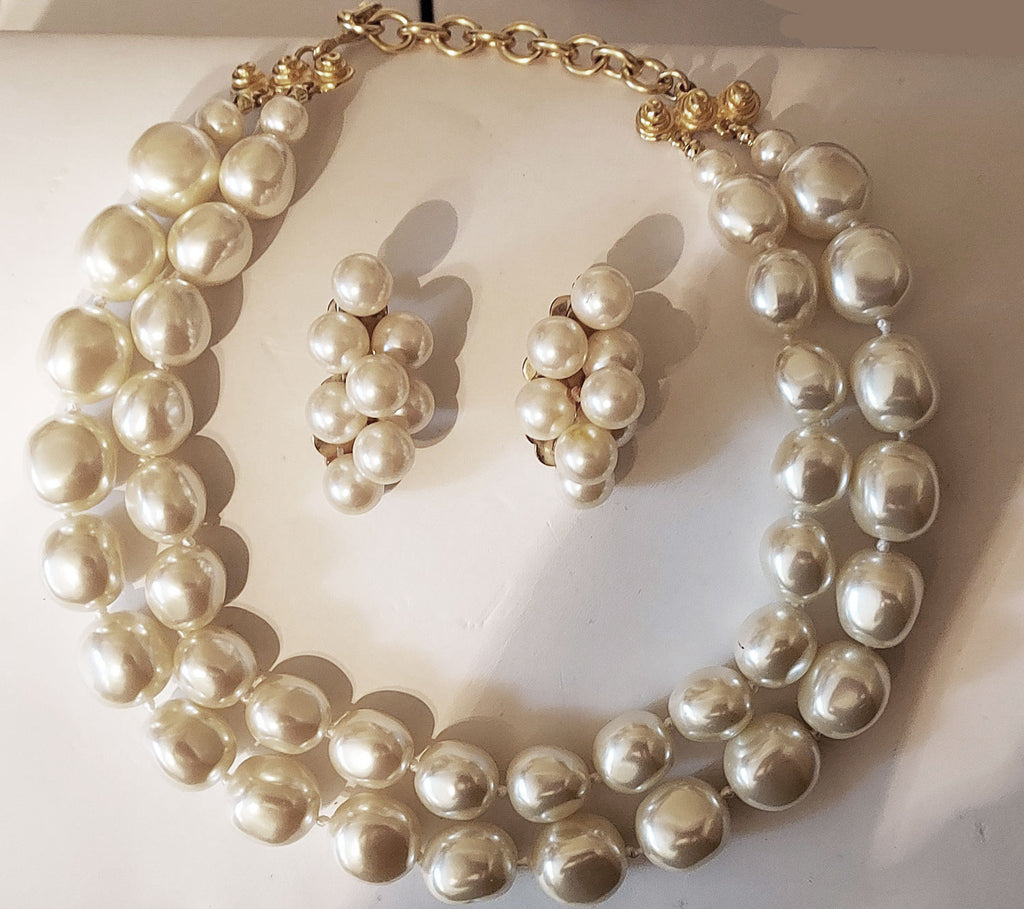 Dramatic Bold Faux White Pearl Strands Necklace